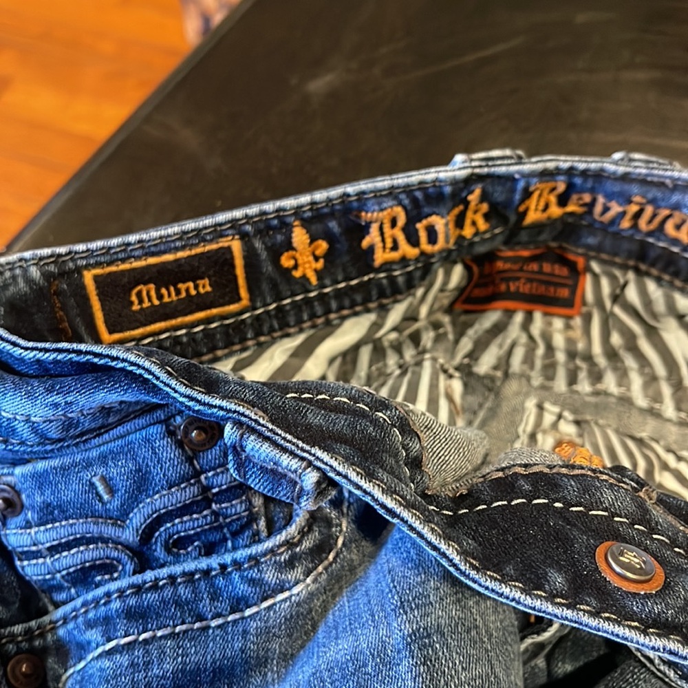 Rock Revival Mid-Rise ‘Muna’ Skinny Jeans - Picture 2 of 5